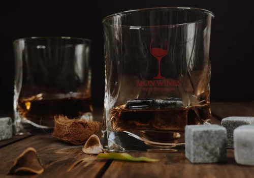 Đá Whisky Là Gì? Khám Phá Những Viên Đá Không Tan